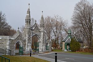 Cimetière Mont-Royal - Portail d'entrée 06.jpg