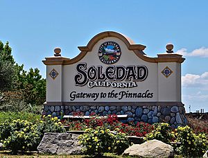 Gateway to the Pinnacles (cropped)