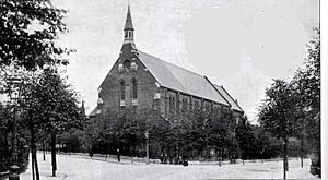 Holy Trintity, Stroud Green (exterior)