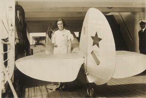 Jean Batten, aviadora neozelandesa. Fundo