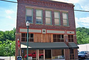 Foster Hardware building.jpg