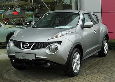 Nissan Juke Acenta 1.6 2x4 front 20101030.jpg