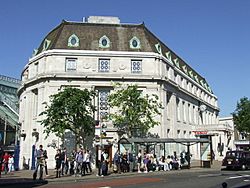 Old Town Hall, Wimbledon (geograph 1919455).jpg