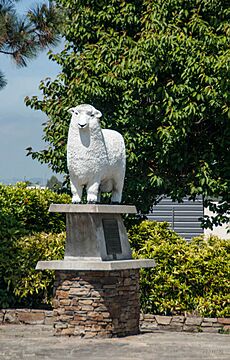 Romney ram statue, Gore