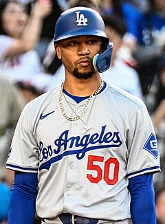 Dodgers at Nationals (53676957188) (cropped).jpg