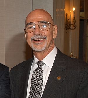 Ron Nessen at Peabody Awards luncheon in 2004.jpg