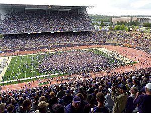 2009-0919-USC-UW-StormtheField