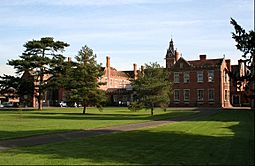 Carew Manor School, Beddington, Surrey - geograph.org.uk - 587496