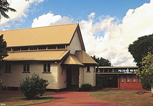 Christ Church, Childers (2000).jpg