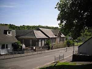 Cumbernauld Village Primary School - geograph.org.uk - 1303117