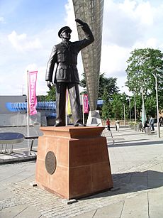 Frank whittle statue 12u07