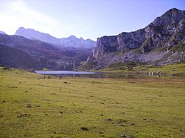 Lago Ercina.jpg