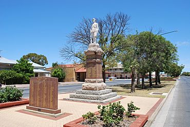 MinlatonWarMemorial.JPG