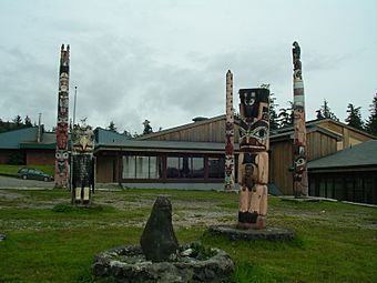 Totem Park in Hydaburg (2853027359).jpg