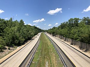 2021-06-30 13 30 09 View north along Interstate 287 from the overpass for Phelps Road in Franklin Lakes, Bergen County, New Jersey