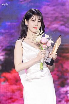 230428 백상예술대상 IU (4)