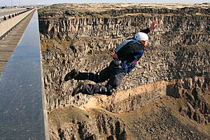 BASE jumping - Perrine Bridge