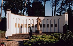 Montfort mass grave monument