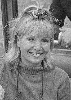 Susan Oliver.jpg