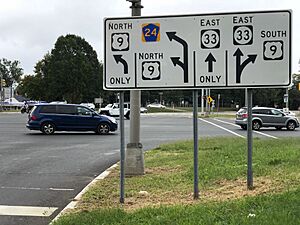 2020-09-13 12 58 59 View east along New Jersey State Route 33 Business (Park Avenue) at U.S. Route 9 and Monmouth County Route 24 (Manalapan Avenue) in Freehold Township, Monmouth County, New Jersey