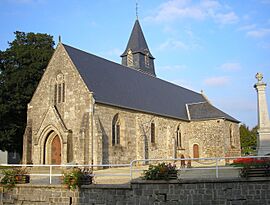 FranceNormandieCoursonEglise.jpg