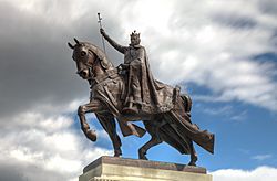 King louis statue tonemapped.jpg