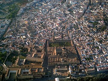 Mezquita Córdoba foto aérea.jpg