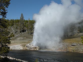 Rivererside Geyser Erupting.jpg