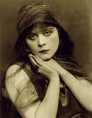 Theda Bara 1921 Orval Hixon (cropped).jpg