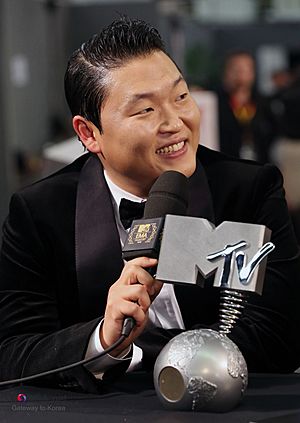 PSY EMTV logo 27 (8198008711).jpg