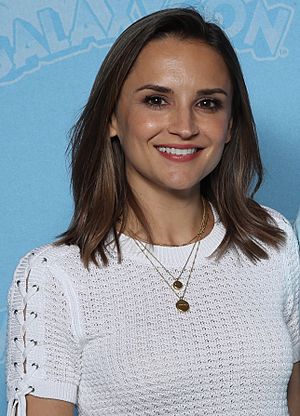 Rachael Leigh Cook Photo Op GalaxyCon Raleigh 2019 (cropped).jpg