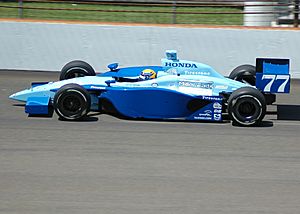 RobertoMorenoPracticing2007Indy500