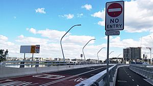 Bennelong Bridge bus lane signage