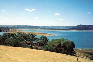 Lake Burrendong.jpg