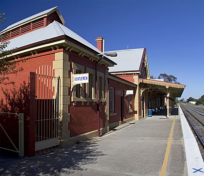 Queanbeyan Railway Station (02).jpg