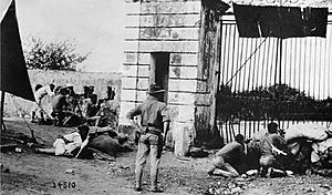 American Marines In 1915 defending the entrance gate in Cap-Haitian - 34510