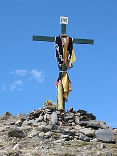 Qoyllur R'Iti Cross 1