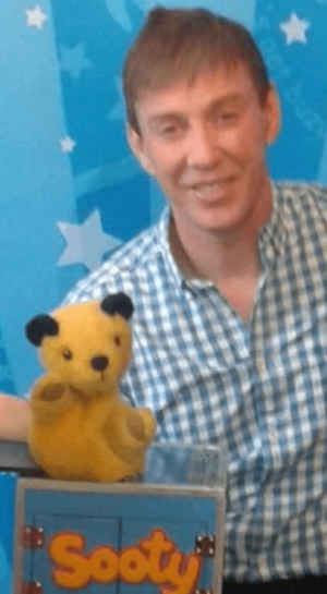 Richard Cadell with sooty.png