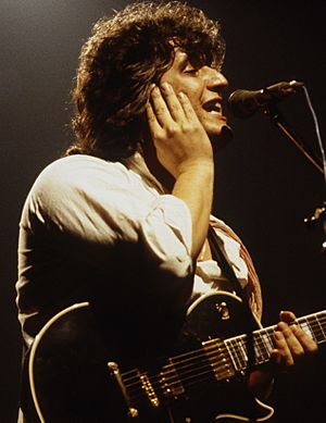 1982 Pino Daniele 10 (cropped).jpg