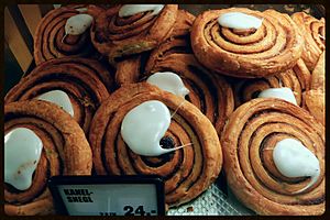 Cinnamon snails, a type of dabby-dough