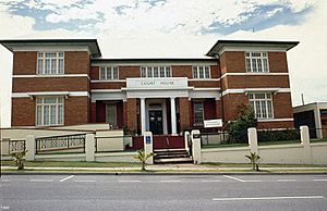 Gladstone Court House (1998).jpg