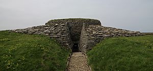 Quoyness cairn (cropped).jpg