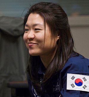 Yi So-yeon (NASA - JSC2008-E-004174).jpg