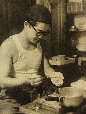 Abe Kobo cooks jiaozi