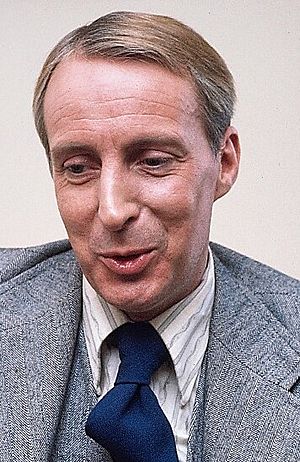 Ian Richardson (cropped).jpg