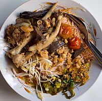 Khanom chin nam ngiao supoe