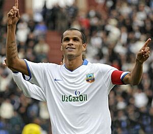 Rivaldo bunyodkor 2010.jpg