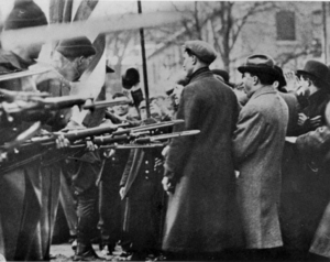 Standoff between militia and strikers, Lawrence, Mass