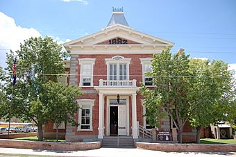 Tombstone-courthouse-shp.jpg