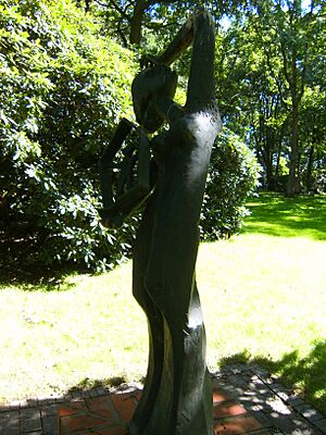 Kz-gedenkstätte-neuengamme-gedenkhain-statue-verzweiflung-meensel-kiezegem